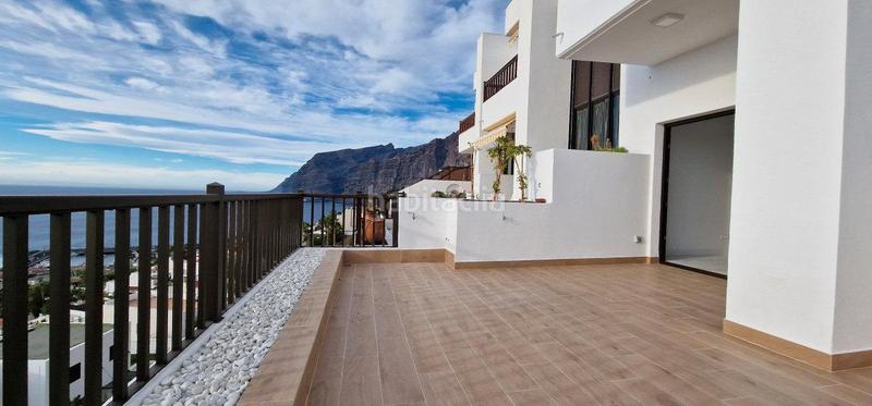 Foto 7f0c34af-b315-4385-96fa-17cbf831e7b6. Duplex in calle geranio 8 in Acantilados de Los Gigantes Santiago del Teide
