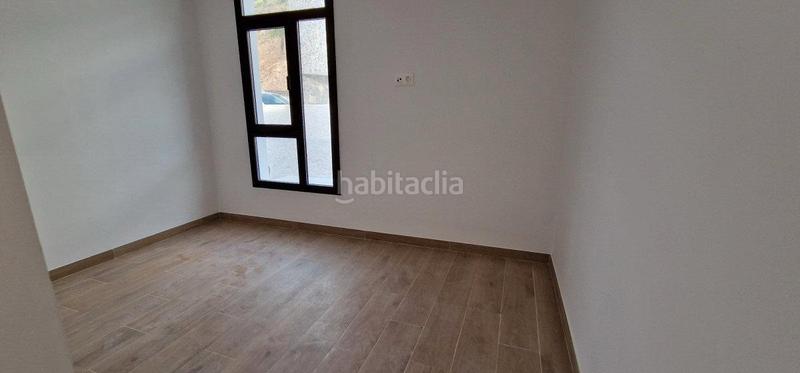 Foto bc9d5780-2770-48e1-b5d7-5b99d7119a31. Duplex in calle geranio 8 in Acantilados de Los Gigantes Santiago del Teide