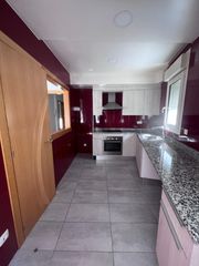 Lloguer Pis a Avinguda fiter i rossell 81. ?? pis ampli de 3 habitacions amb garatge privat per a 3-4 vehic