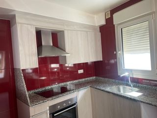 Rent Flat in Avinguda fiter i rossell 81. ?? pis ampli de 3 habitacions amb garatge privat per a 3-4 vehic