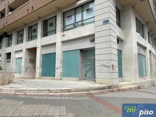 Lloguer Local Comercial a Calle hernando de acuña 32. Local comercial con calefacción y aire acondicionado