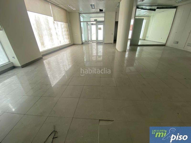 Foto f4d77472-e190-4d1f-8ea6-8843b477d83e. Rent business premise in n/a in Parquesol Valladolid