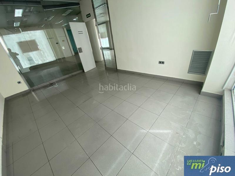 Foto eb72acf7-61c2-44c2-8298-c6597ac50639. Lloguer local comercial a n/a a Parquesol Valladolid