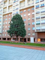 Appartement à Avenida de requejo 24. Oportunidad vivienda en zona universidades de tres dormitorios.