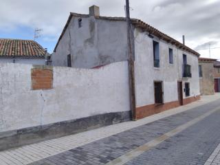 Casa a Calle mayor 23. Oportunidad casa en corcos de cuatro dormitorios con patio de 30