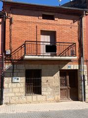 Casa a Calle mayor 1. Oportunidad casa en villanubla de cuatro dormitorios con patio.