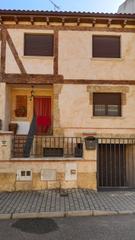 Casa adossada a Calle reina sofía 17. Oportunidad adosado seminuevo en mojados de cuatro dormitorios.