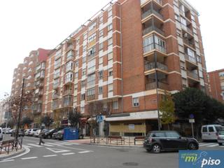 Pis a Calle de concha velasco 21. Oportunidad vivienda en calle concha velasco de cuatro dormitori