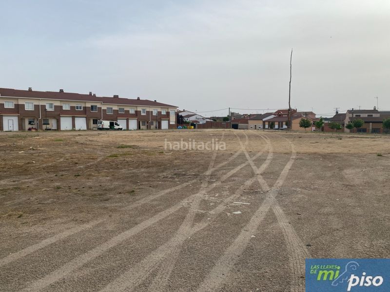 Foto a48c2533-c7bd-4ba3-a897-ef42c3293290. Residential plot in calle río ebro 1 in Valdestillas