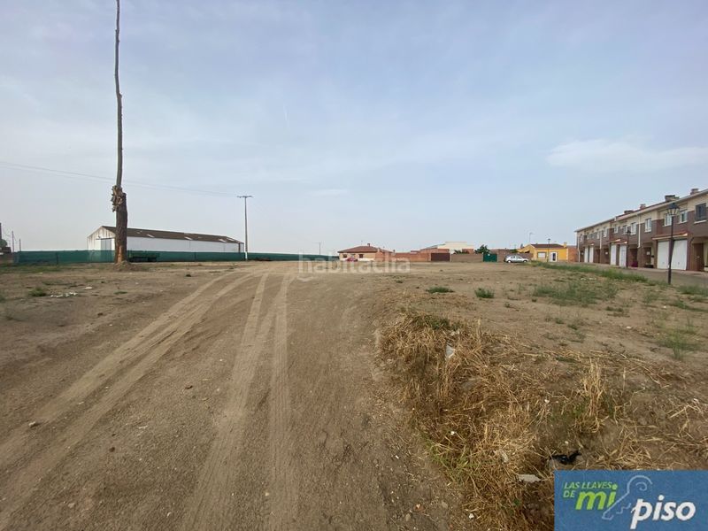 Foto b8677539-165b-4ebd-bfeb-ac9c68d4ac7e. Residential plot in calle río ebro 1 in Valdestillas