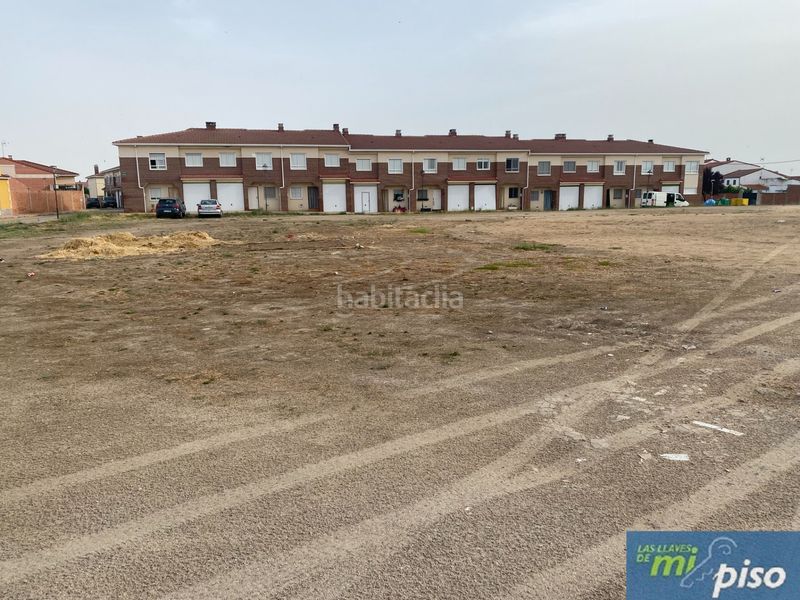 Foto d5e95596-6df5-48ab-9f63-40f071e1c63d. Residential plot in calle río ebro 1 in Valdestillas