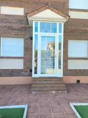 Maison jumelée à Calle de la fujara 1. Oportunidad pareado en urbanización puerta de casasola de cuatro