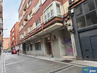 Pis a Calle pedro de la gasca 8. Oportunidad vivienda en pleno centro de la ciudad de cuatro dorm