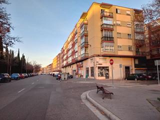 Appartement à Calle martín pescador 1. Oportunidad vivienda en pajarillos de tres dormitorios.