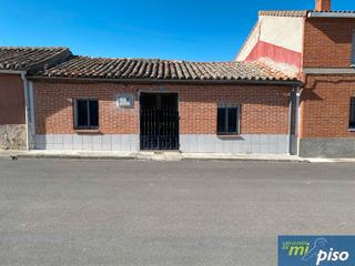 Casa a Calle las eras 7. Oportunidad casa en bobadilla del campo de cuatro dormitorios.