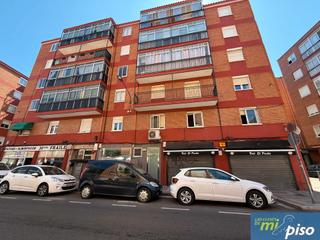 Appartement à Calle júpiter 8. Oportunidad vivienda totalmente reformada en la victoria de dos