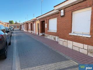Casa adossada a Calle calvo sotelo 14. Oportunidad casa en santovenia de pisuerga de cuatro dormitorios