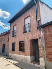 Casa adossada a Calle murga 18. Oportunidad casa en rodilana de tres dormitorios, dos baños.