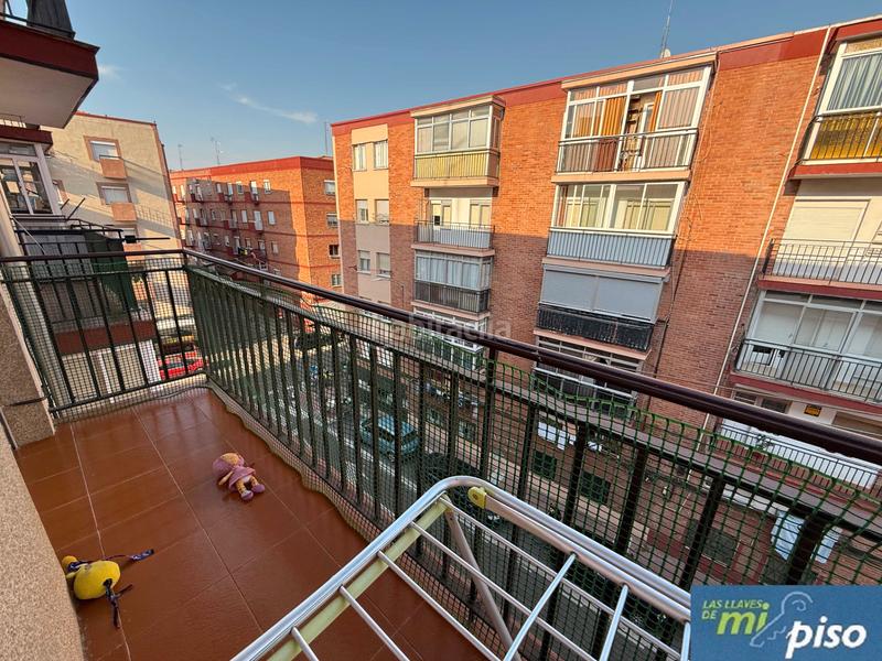 Foto c0db68cb-0d22-4049-87e1-aab756cd05c7. Pis a calle tera 1 a Delicias Valladolid