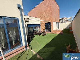 Reihenhaus  Calle los galanos 17d. Oportunidad pareado de esquina de tres dormitorios y tres baños.