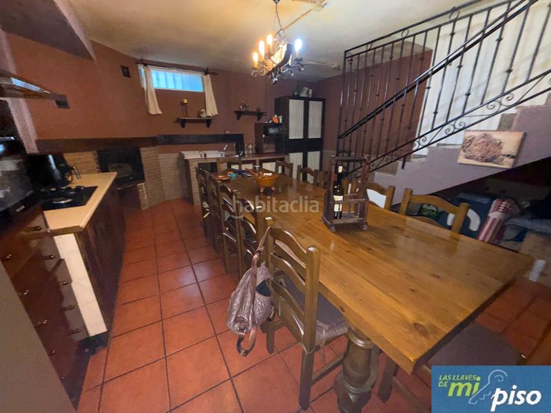 Foto 0cd7d0cd-ada9-485d-90f4-eab571f5d6b6. Casa adossada a camino hondo 9 a Cistérniga