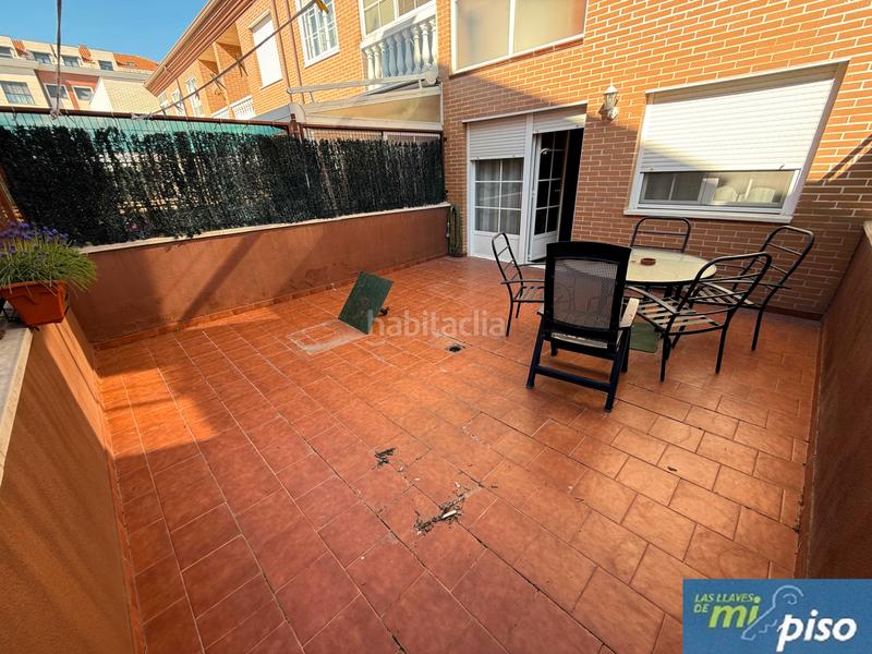 Foto 51360629-8bfc-49e4-a017-e826e2b8805e. Casa adossada a camino hondo 9 a Cistérniga