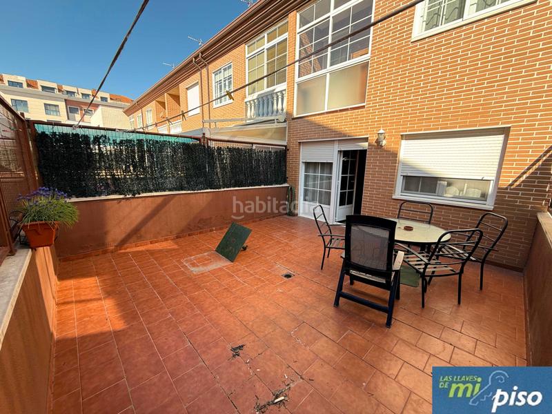 Foto 9cdb8a86-e87d-4981-9dc5-94a5bd730484. Casa adossada a camino hondo 9 a Cistérniga