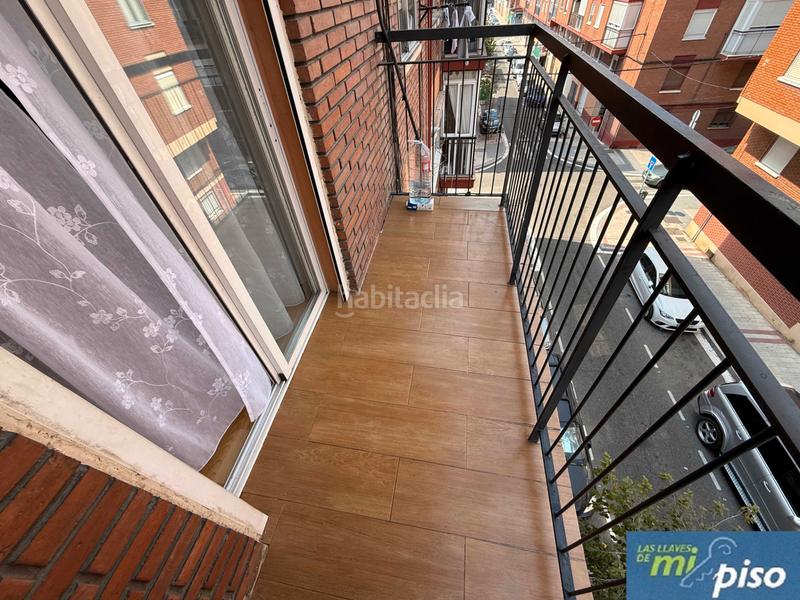 Foto 4a9d1637-0a07-42f3-a93a-a9a5cf9f3a09. Pis a calle tordo 6 a Pajarillos Bajos Valladolid