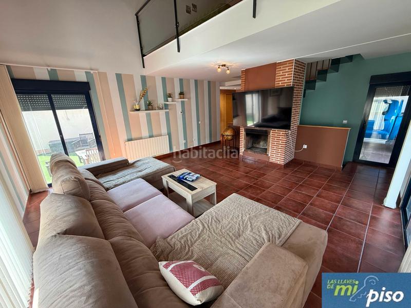 Foto 3b1bb67a-6863-4dc9-8aba-c4dd67a4af1c. Casa a schiera con camino riscaldamento parcheggio in Cabezón de Pisuerga