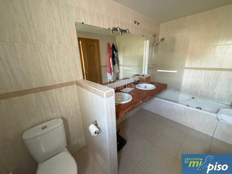 Foto 7aa8664c-d5f0-4e7d-b9df-7b46194f5603. Casa a schiera con camino riscaldamento parcheggio in Cabezón de Pisuerga