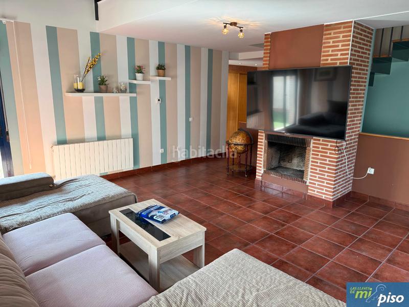 Foto 9f4782d6-aab7-4cf9-831f-36dc432c149c. Casa a schiera con camino riscaldamento parcheggio in Cabezón de Pisuerga
