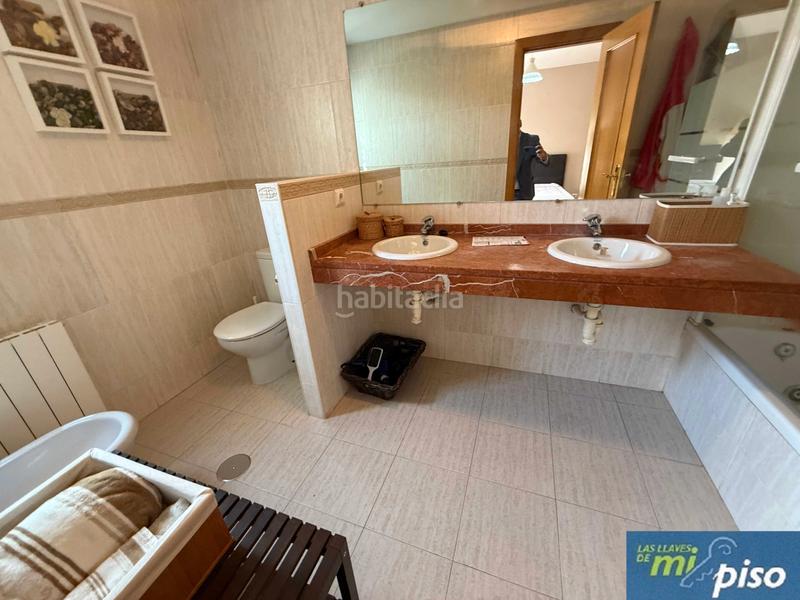 Foto a639377a-57a1-4059-a7bc-4ff0639a7b5a. Casa a schiera con camino riscaldamento parcheggio in Cabezón de Pisuerga