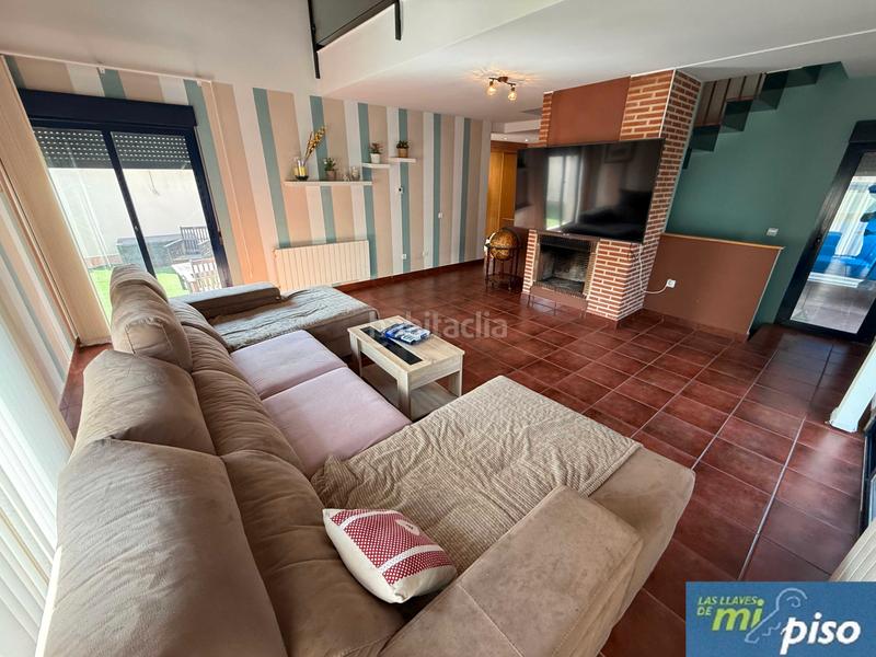 Foto c9f2539c-5df4-4e21-99bf-f02c32352a22. Casa a schiera con camino riscaldamento parcheggio in Cabezón de Pisuerga