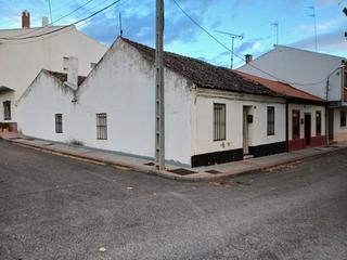 Haus  Paseo conde de patilla 12. Oportunidad casa en mojados de tres dormitorios.