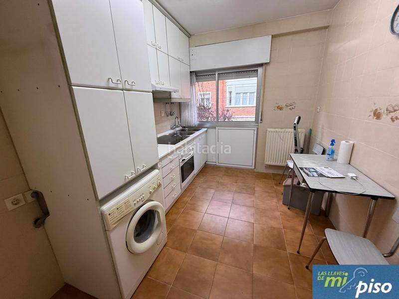 Foto d4f8a98f-d480-4a83-aa7f-50bb9f21294b. Flat in calle sorozábal 4 in Cuatro de Marzo Valladolid
