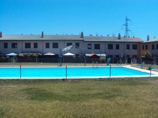 Casa adossada  Avenida de circunvalación. Oportunidad chalet adosado seminuevo en cigales de tres dormitor