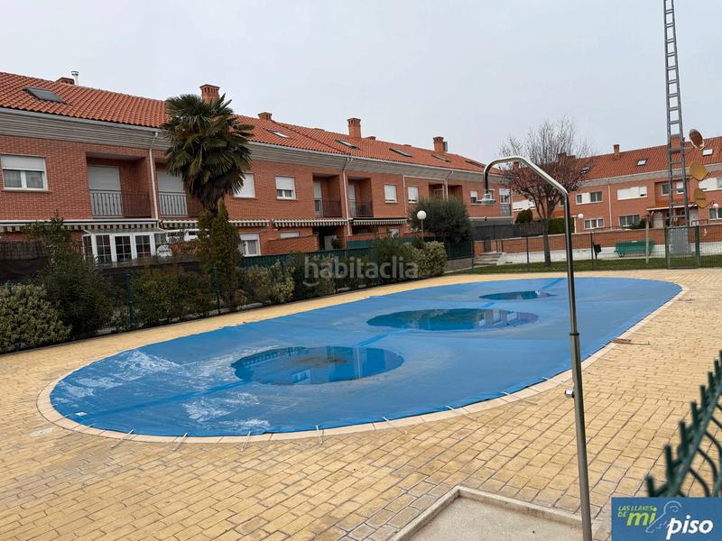 Foto 04c31fb2-f061-4482-bafc-eb694a2c452d. Casa adossada amb xemeneia calefacció aparcament piscina a Valladolid