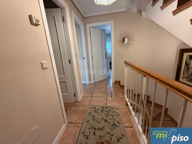 Foto 2191f1a7-7802-4fee-ae19-106a49d45218. Casa adossada amb xemeneia calefacció aparcament piscina a Valladolid