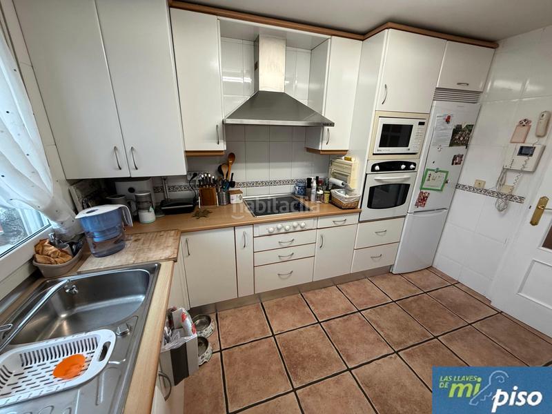 Foto 27d063f3-2247-4e36-b208-faa35d3b2441. Casa adossada amb xemeneia calefacció aparcament piscina a Valladolid