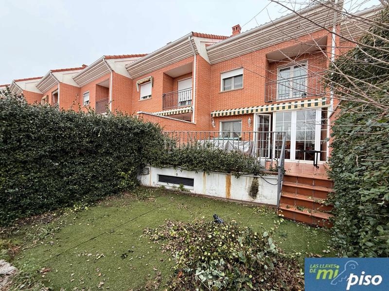 Foto 3a05373c-4acc-4070-b007-4f8fcf79df32. Casa adossada amb xemeneia calefacció aparcament piscina a Valladolid