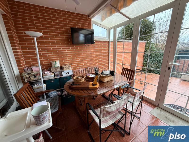 Foto 56fcddd9-0b4e-4b0c-a20f-a7433a97ae0c. Casa adossada amb xemeneia calefacció aparcament piscina a Valladolid