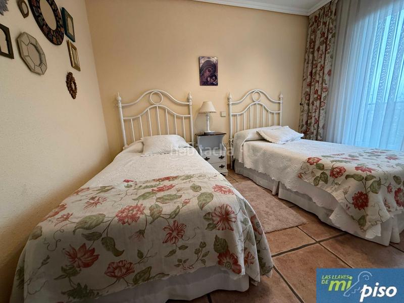 Foto 68c2cc45-b915-4234-9f74-f4faa46132a5. Casa adossada amb xemeneia calefacció aparcament piscina a Valladolid