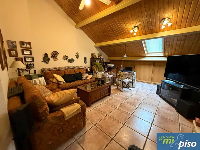 Foto 94c1ed82-349f-489f-a748-5dac658d8b1c. Casa adossada amb xemeneia calefacció aparcament piscina a Valladolid