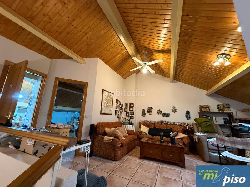 Foto b5823bd7-b74f-4d03-8ee5-a82ab0b293d7. Casa adossada amb xemeneia calefacció aparcament piscina a Valladolid