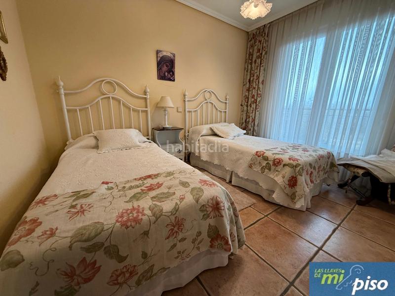 Foto cabd159b-703d-47f0-9199-ac19181f0a16. Casa adossada amb xemeneia calefacció aparcament piscina a Valladolid