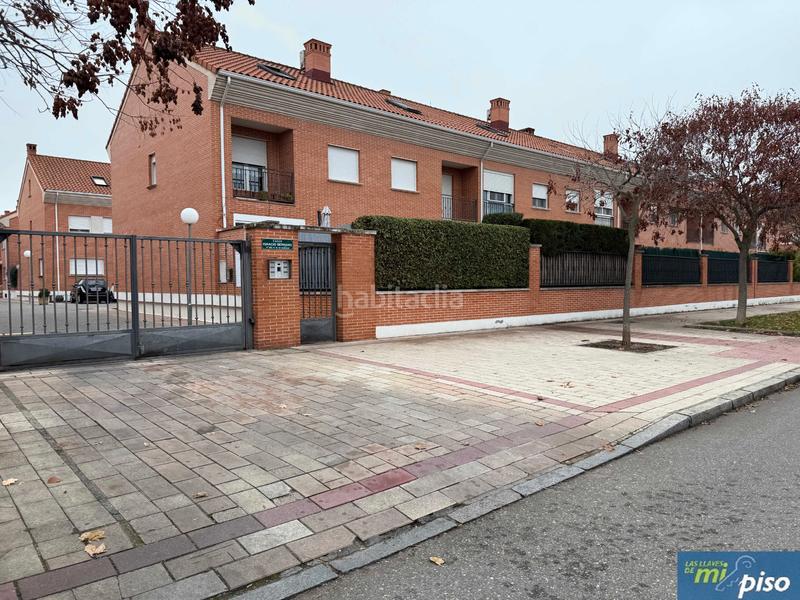 Foto dd88c42b-e863-460b-bdee-a9ebd67a20ac. Casa adossada amb xemeneia calefacció aparcament piscina a Valladolid