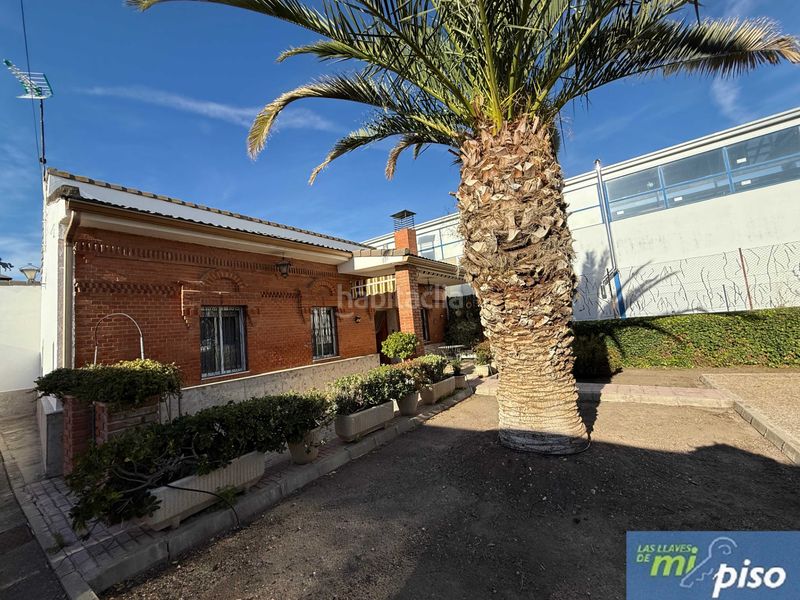 Foto f2b149b2-8471-42a9-b3a8-42bfac36fecc. Casa a avenida de santander 167 a Soto de Medinilla Valladolid