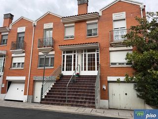 Chalet  Calle rosa chacel 15. Oportunidad adosado en cigales de tres dormitorios.