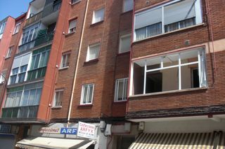 Piso en Calle villanubla 20. Oportunidad vivienda en la victoria de tres dormitorios.