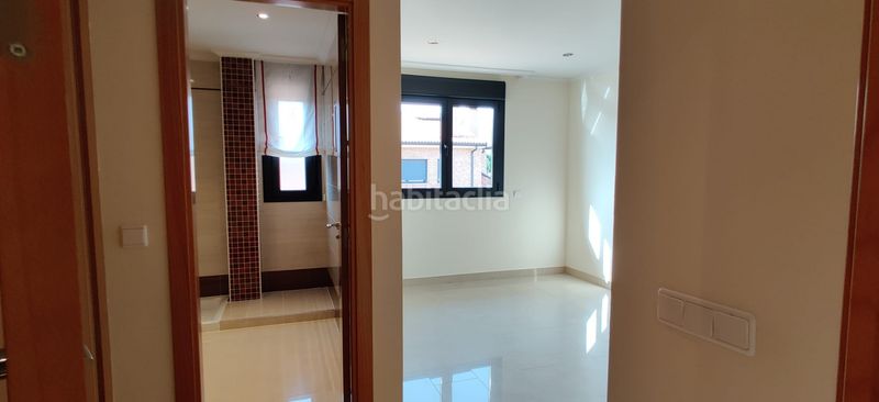 Foto 36f862a6-e785-4921-9e9b-6573e3311863. Casa adossada amb xemeneia calefacció aparcament a Renedo de Esgueva